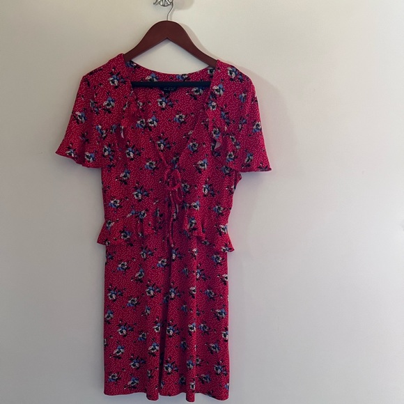 Topshop Dresses & Skirts - TOPSHOP RED FLORAL DRESS MINI DRESS